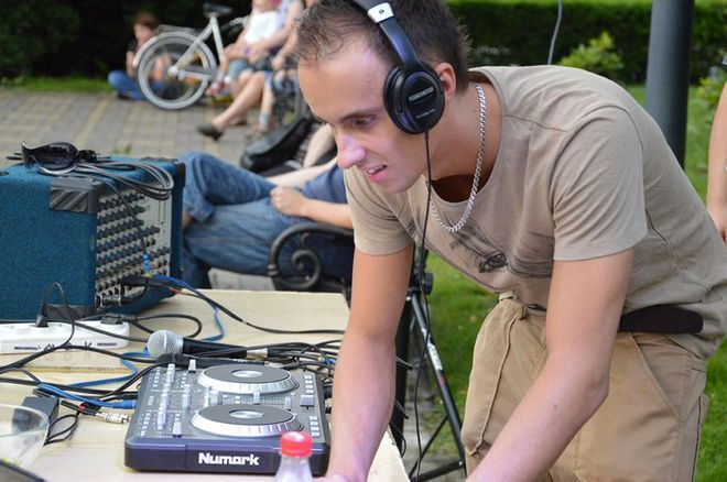 Konfrontacje DJ'ów przy fontannie w Radlinie