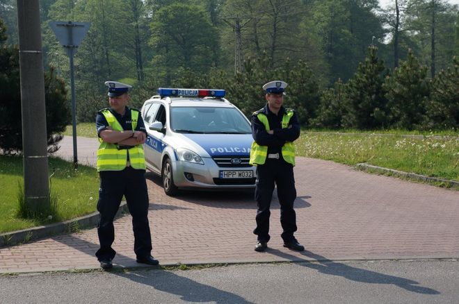 Długi weekend: policjanci czuwają nad bezpieczeństwem podróżnych, KPP Wodzisław Śl.