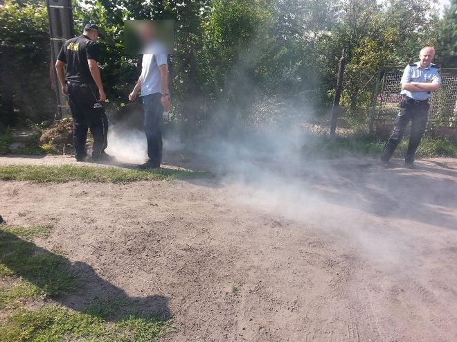 Ciekawa interwencja Straży Miejskiej w Wodzisławiu: szambo wylewało na drogę. A tak znaleźli sprawcę, Straż Miejska