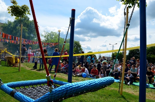 Mały Park Bezpiecznej Rozrywki powstał przy szkole specjalnej w Wodzisławiu, Starostwo Powiatowe