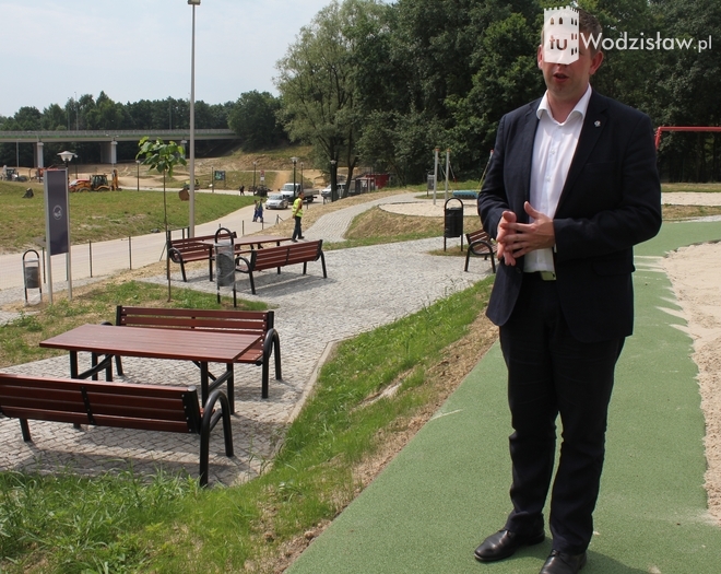 Prezydent Kieca oprowadza po atrakcjach Rodzinnego Parku Rozrywki