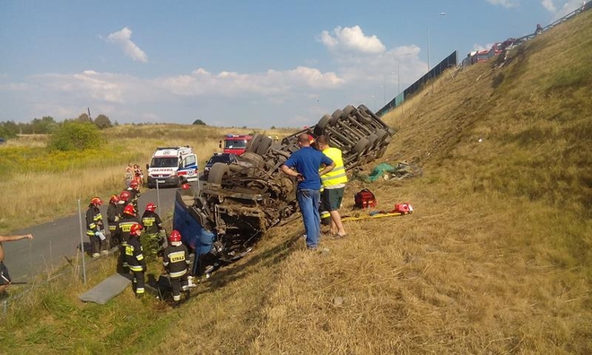 Wypadek na A1: tir spadł ze skarpy, KPPSP w Wodzisławiu Śl. 