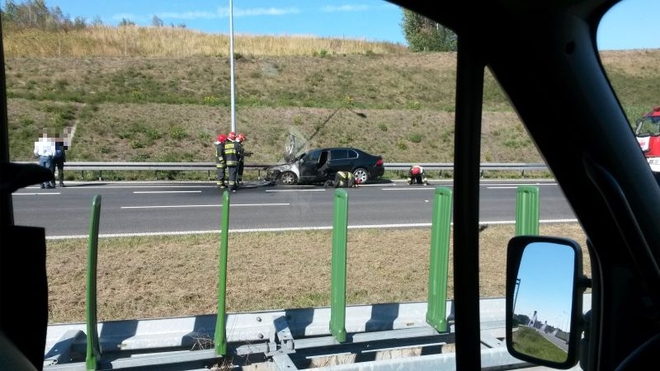 Strażacy gasili pożar samochodu na A1, st.asp. Adam Burek; źródło: KPPSP w Wodzisławiu Śl.