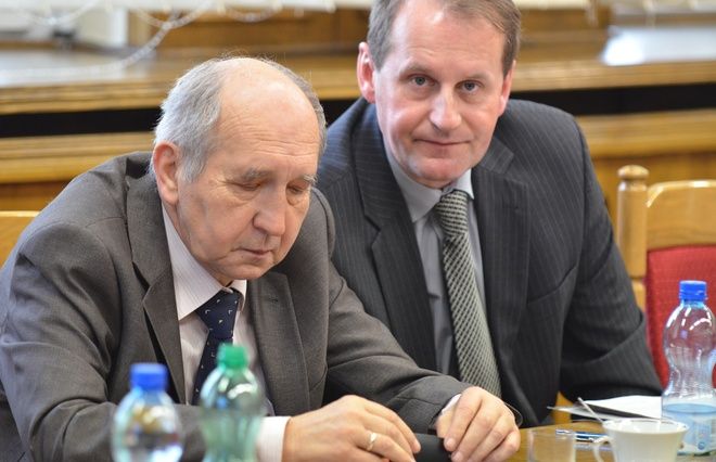 Pod projektem uchwały podpisał się radny Ryszard Zalewski (z prawej)