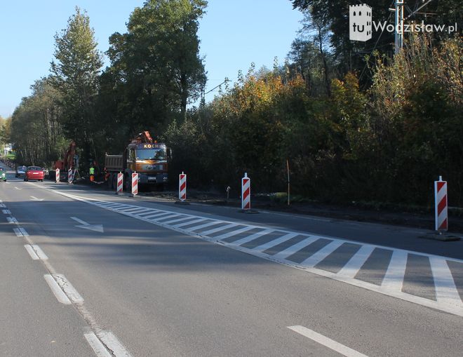 Wodzisław, Radlin: mieszkańcy doczekali się budowy chodnika i sygnalizacji przy DK78, mk