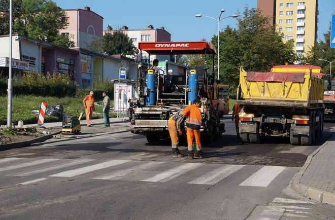 Służby Komunalne Miasta: trwają cząstkowe remonty dróg w dzielnicach, archiwum