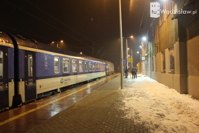 Stacja Wodzisław: pociągi jeżdżą, ale pozostało wiele niedokończonych prac, 