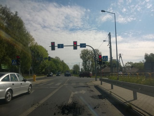 Nieznany kierowca zanieczyścił kilometry dróg w Wodzisławiu. Mundurowi poszukują świadków, Straż Miejska