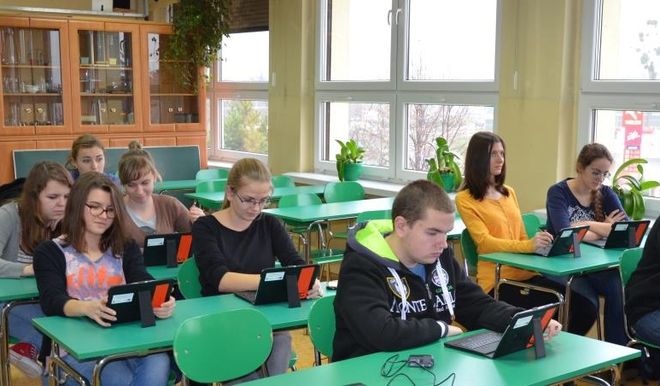 Wodzisławscy uczniowie na lekcjach korzystają z nowoczesnych tabletów, materiały prasowe