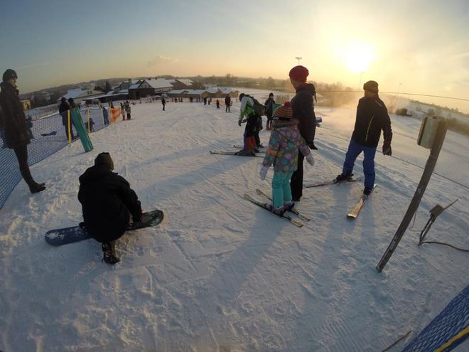 Wydłużone godziny otwarcia stoku narciarskiego Gosław już od piątku, materiały prasowe