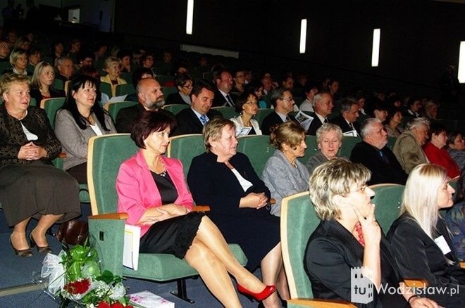 W Rydułtowskim Centrum Kultury odbyły się uroczyste obchody 10 - lecia istnienia Powiatowego Ośrodka Doskonalenia Nauczycieli w Wodzisławiu Śląskim 