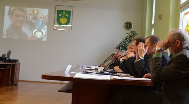 Rada Miasta, pomimo sprzeciwu opozycyjnych radnych, przegłosowała uchwałę w sprawie nadania Sokolni imienia Leszka Blanika