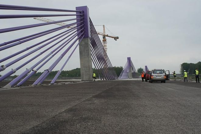 Kiedy naprawią szkody wywołane budową mostu w Mszanie? PiS pyta ministra transportu, 