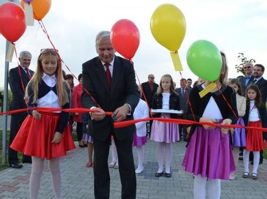 Oficjalne otwarcie placu zabaw i ''Alei klonów'' odbyło się 21 września. 