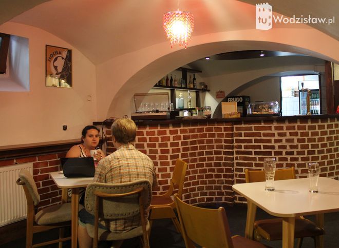 Nowa klubokawiarnia mieści się w pomieszczeniach dawnego Pubu Piwnica. 