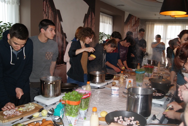 Kulinarna wizyta gości z Francji w I LO, materiały prasowe