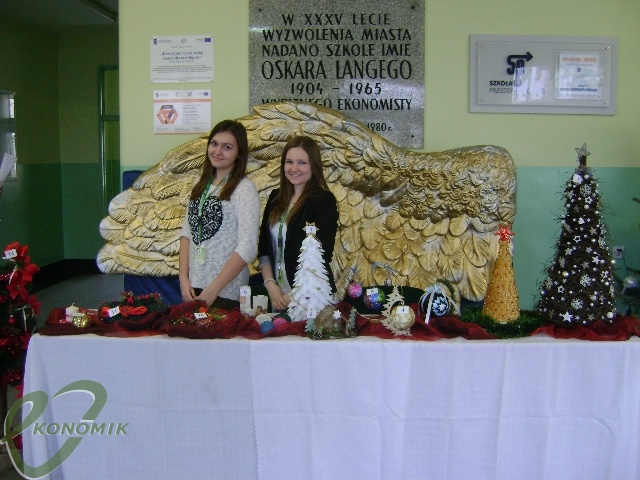Młodzież z „Ekonomika” zmierzyła się w konkursie na najładniejszą dekorację zimowo-świąteczną, materiały prasowe ZSE 