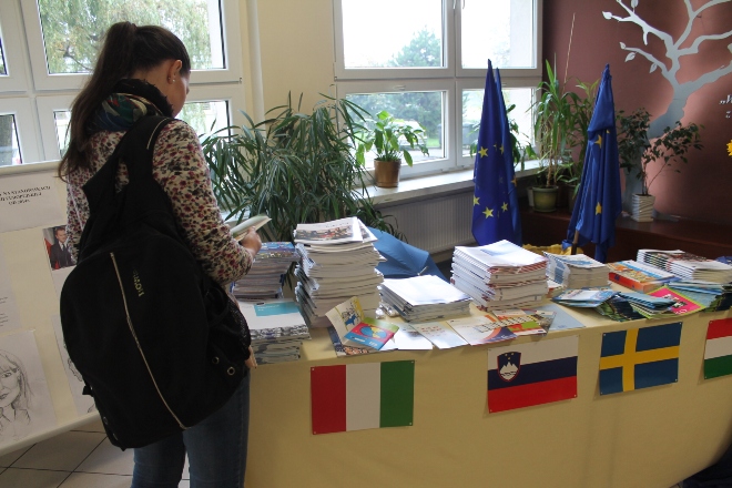 Europejski Uniwersytet Latający zawitał do II LO , materiały prasowe