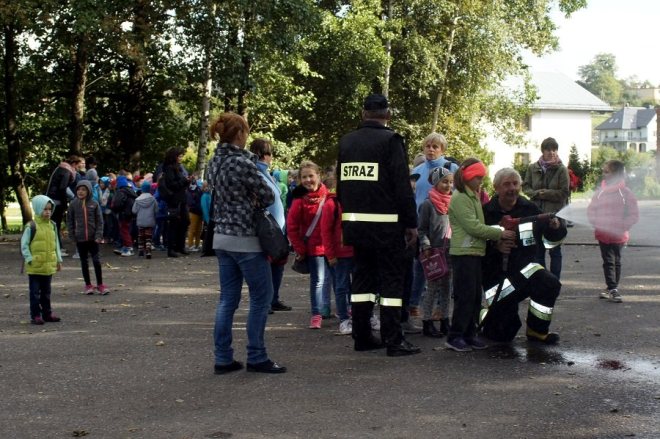 Dzieci z wodzisławskiej SP 9 świetnie bawiły się w parku w Mszanie , materiały prasowe UG Mszana