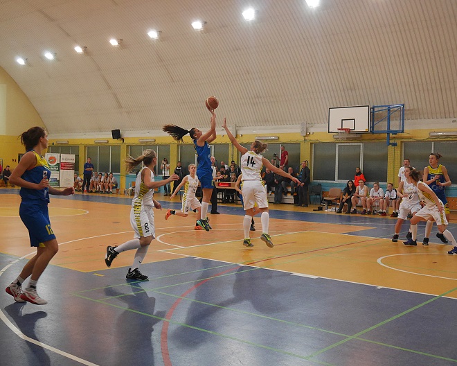 Olimpia Wodzisław Śląski zwyciężyła we własnej hali z wiceliderem rozgrywek - drużyną Chrobrego Basket Głuchołazy