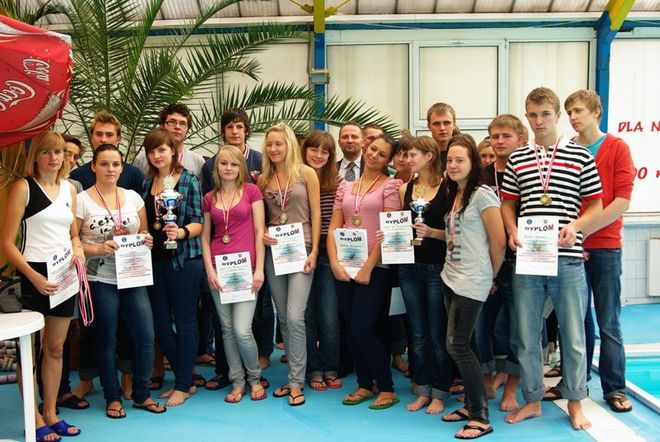 Pięć szkół wzięło udział w VII Drużynowych Zawodach Pływackich Szkół Ponadgimnazjalnych o Puchar Starosty Powiatu Wodzisławskiego.