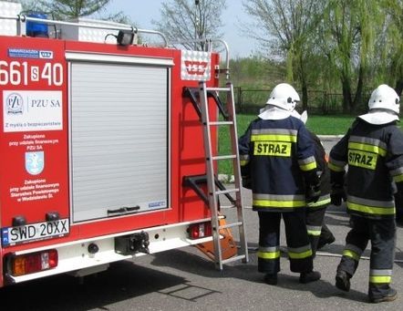 Wodzisław: niecodzienna interwencja strażaków. Ściągali auto ze skarpy, archiwum