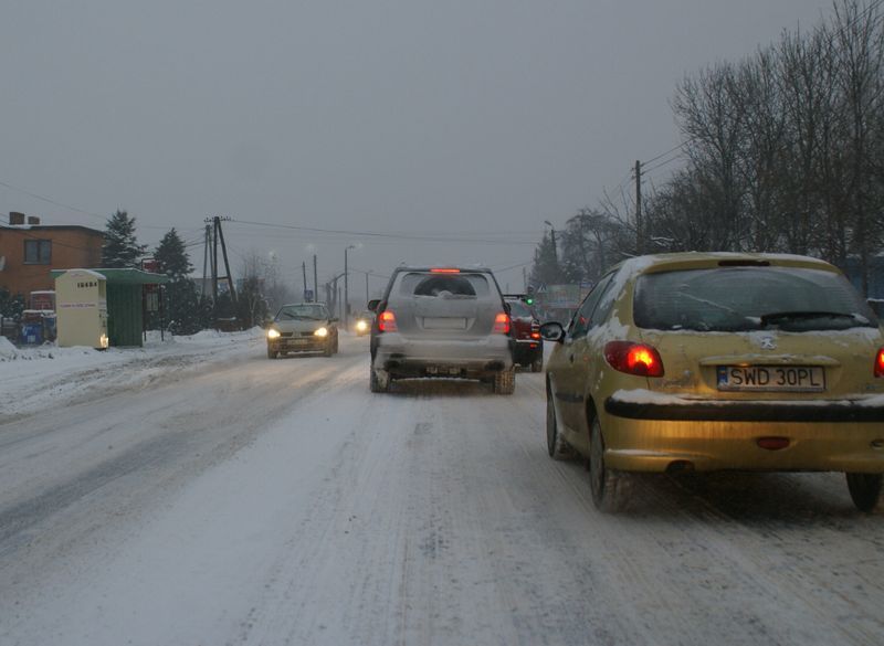 Śnieżyca urudniła ruch drogowy